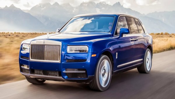 Автомобилите на Rolls-Royce винаги са носели дух на изтънченост и благородство. Голямото изключение според Top Gear е първият SUV модел на марката. Сглобен със същото майсторство и фанатично внимание към детайла като останалите "ролсове", Cullinan обаче има вид на лондонско такси, което се е помпало с евтини стероиди. А при фейслифта, който е вече на пазара, даже предната решетка свети. 
